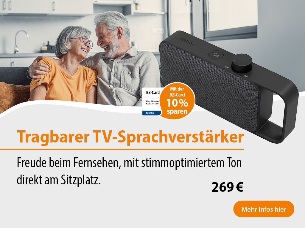 Werbebanner für einen tragbaren TV-Sprachverstärker: Ein älteres Paar sitzt lachend auf dem Sofa, daneben das Gerät mit dem Hinweis auf stimmoptimierten Ton, Preis 269 Euro und Button ‚Mehr Infos hier.